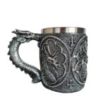 Taza de dragones plateados