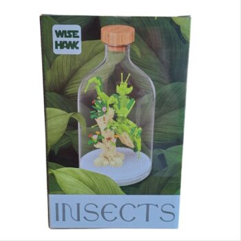 Figura armable de Mantis en Botella