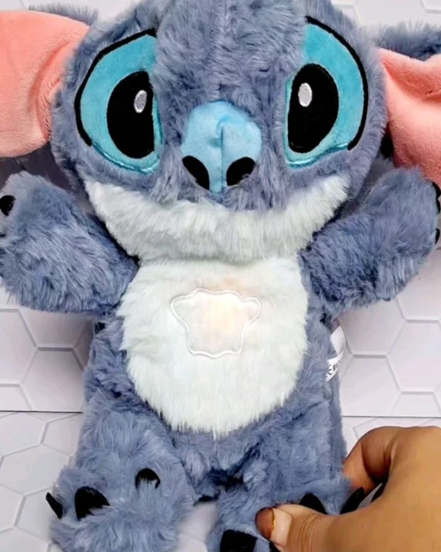 Ohana significa familia… y familia significa que nadie se queda sin su Stitch! 💙

¿Listo para llevarte a casa al experimento 626 más adorable del universo? 🛸

Advertencia: puede causar niveles extremos de ternura y ganas de abrazarlo todo el día.🐾

Adóptalo ya y lleva un pedacito de Ohana a tu hogar 🌺

Info:
WhatsApp 7106 0490