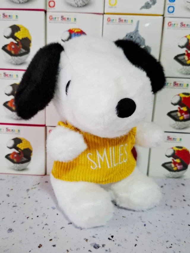 "Snoopy está listo para una nueva misión: ¡acompañarte en todas tus siestas y aventuras!☁️

Tan suave que querrás abrazarlo más que a Woodstock.🪶

Ideal para fans del beagle más famoso del mundo. ¡Llévatelo antes de que se suba a su casita roja y despegue!"🏠

Info:
WhatsApp: 7106 0490 

.
.
.

#snoopy